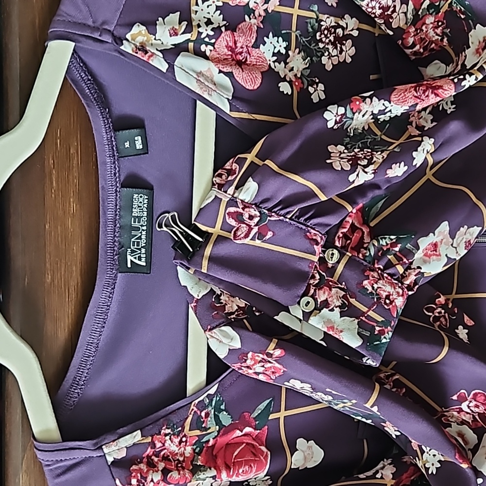 Women's blouse - Picture 2 of 4